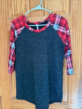 Acting Pro Charcoal Body Top with Red Plaid Raglan Sleeves
